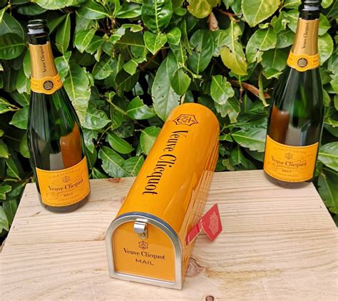 veuve clicquot metal box|veuve clicquot champagne gifts.